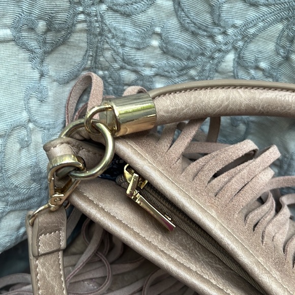 Moda Luxe fringe leather&vegan purse. Taupe - Picture 4 of 8